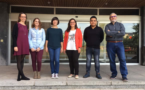  Equipo de la Ortopedia Alcalá con la donación para el Banco de Prótesis de Andade.